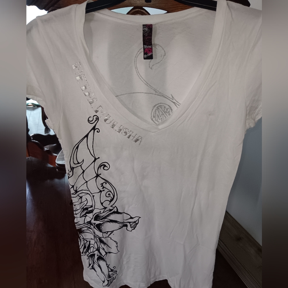 Women's size M metal mulisha shirt